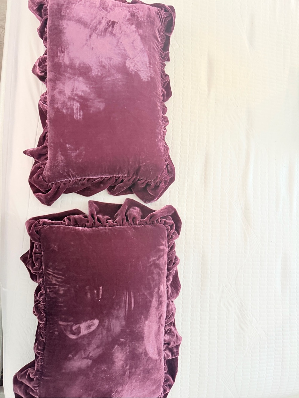 Plush Velvet Ruffled Throw Pillow - Mauve